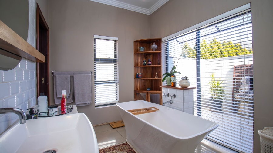 3 Bedroom Property for Sale in The Coves North West
